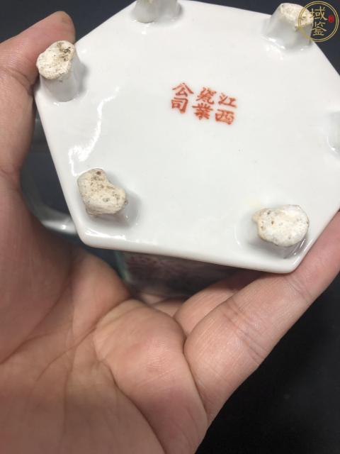 古玩陶瓷江西瓷業公司官窯款粉彩花卉紋六方壺拍賣,當前價格2600元