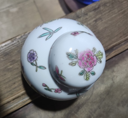古玩陶瓷創匯期景德鎮粉彩花卉紋大蓋罐拍賣，當前價格228元
