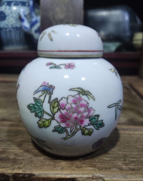 創匯期景德鎮粉彩花卉紋大蓋罐拍賣，當前價格168元