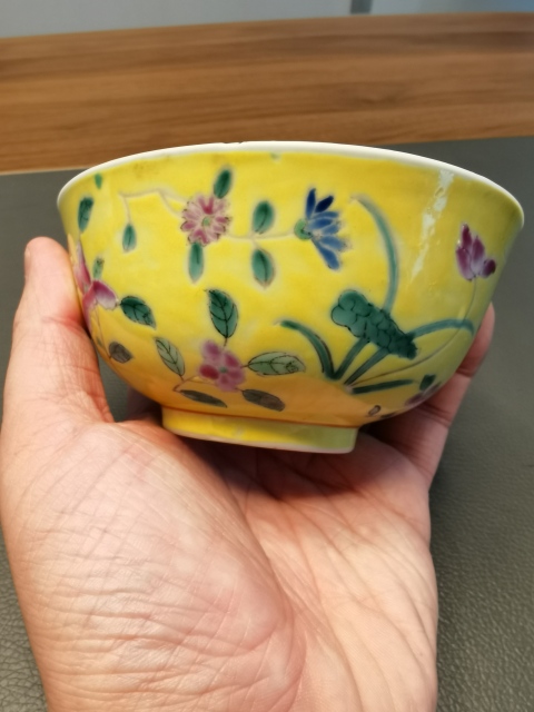 古玩陶瓷黃地松石綠粉彩花卉紋茶碗拍賣,當前價格880元