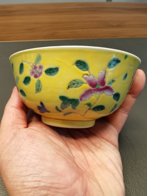 古玩陶瓷黃地松石綠粉彩花卉紋茶碗拍賣,當前價格880元