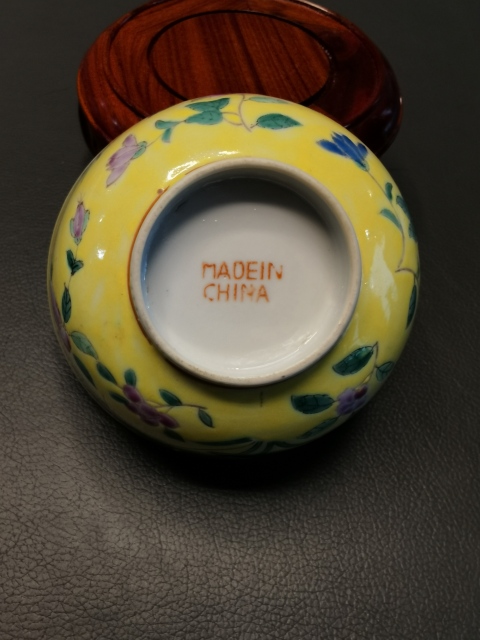 古玩陶瓷黃地松石綠粉彩花卉紋茶碗拍賣,當前價格880元