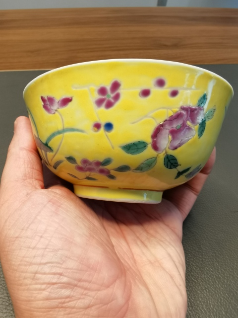 古玩陶瓷黃地松石綠粉彩花卉紋茶碗拍賣,當前價格880元