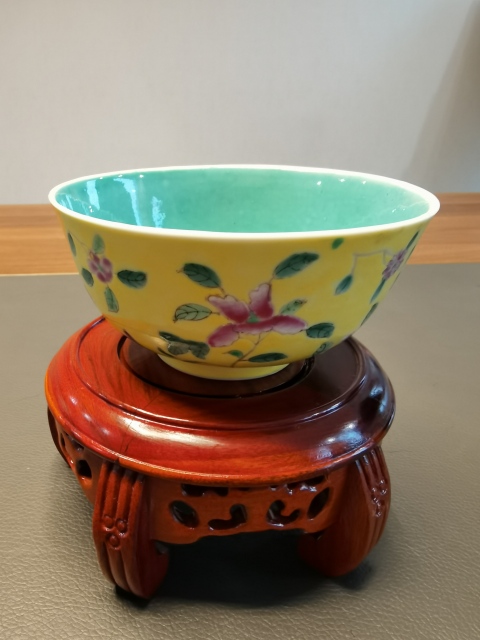 古玩陶瓷黃地松石綠粉彩花卉紋茶碗拍賣,當前價格880元