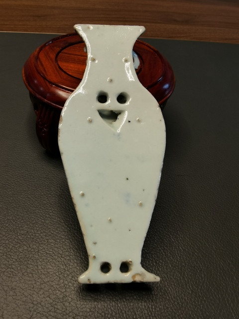 古玩陶瓷嘉慶青花淡描花卉紋壁瓶拍賣，當(dāng)前價(jià)格650元
