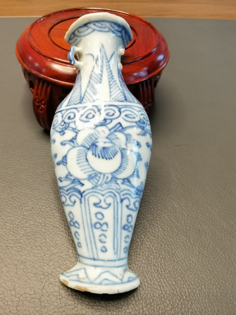古玩陶瓷嘉慶青花淡描花卉紋壁瓶拍賣，當(dāng)前價(jià)格650元
