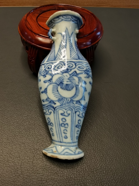 古玩陶瓷嘉慶青花淡描花卉紋壁瓶拍賣，當(dāng)前價(jià)格650元