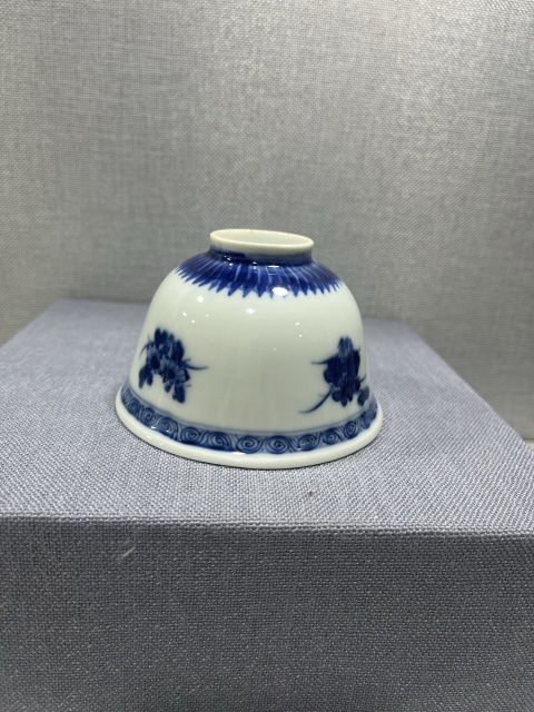 古玩陶瓷清乾隆花卉紋青花杯拍賣，當前價格2800元