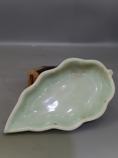 古玩陶瓷青釉樹葉型盤拍賣,當(dāng)前價格0元