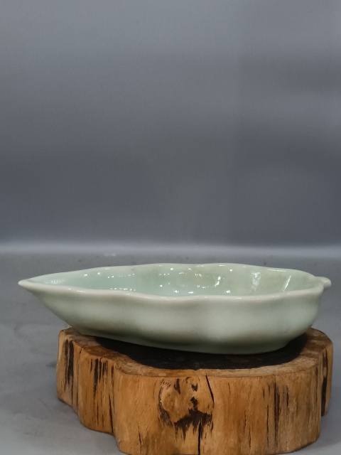 古玩陶瓷青釉樹葉型盤拍賣,當(dāng)前價格0元