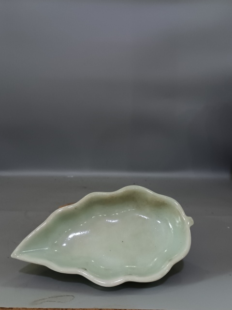 古玩陶瓷青釉樹葉型盤拍賣,當(dāng)前價格0元