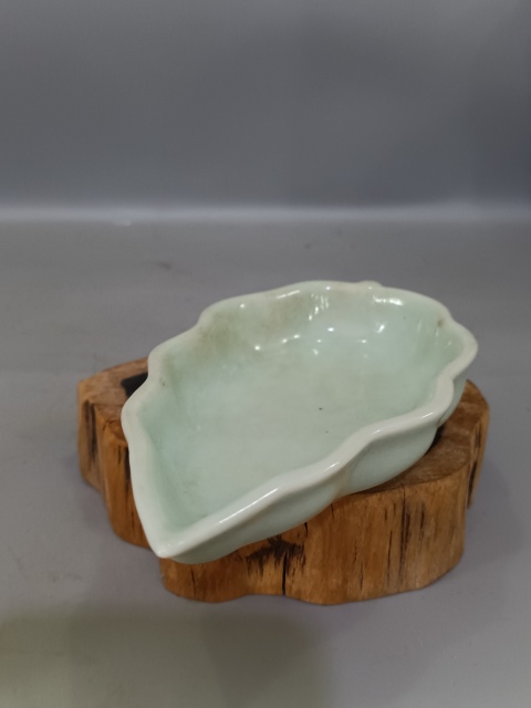 古玩陶瓷青釉樹葉型盤拍賣,當(dāng)前價格0元