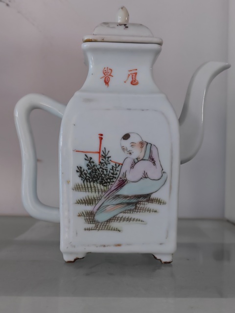 古玩陶瓷粉彩山水人物詩文四方壺拍賣,當(dāng)前價格1800元