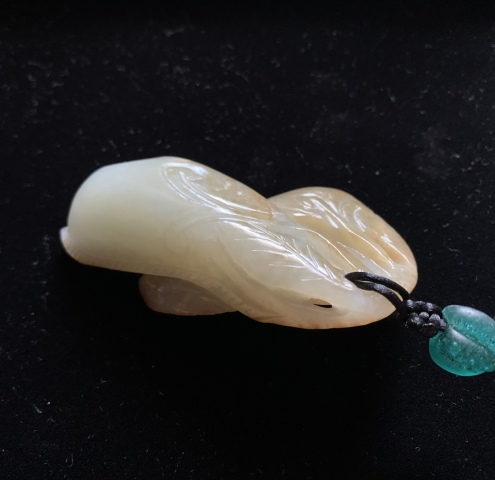 古玩玉器清代和田留皮玉雕瓜墜拍賣,當(dāng)前價格19000元