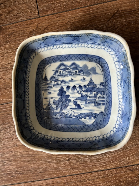 古玩陶瓷清中期青花山水人物紋四方花口盤拍賣，當前價格999元