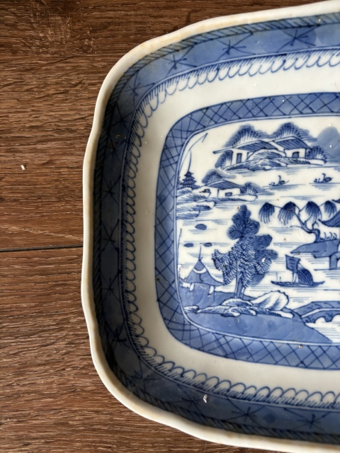 古玩陶瓷清中期青花山水人物紋四方花口盤拍賣，當前價格999元