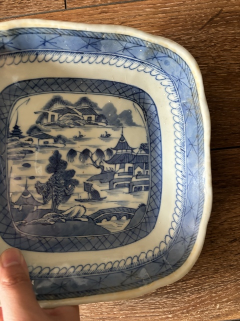古玩陶瓷清中期青花山水人物紋四方花口盤拍賣，當前價格999元