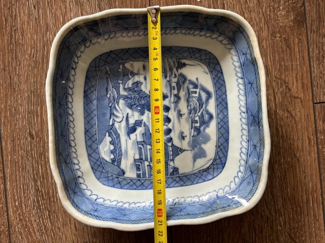 古玩陶瓷清中期青花山水人物紋四方花口盤拍賣，當前價格999元