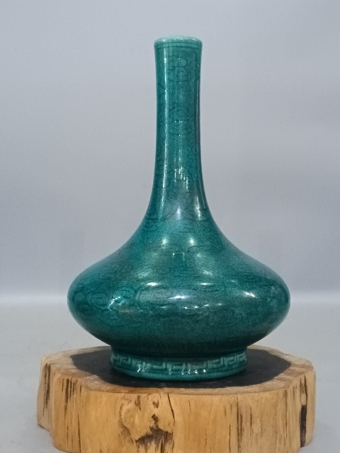 古玩陶瓷孔雀藍釉荸薺瓶拍賣，當(dāng)前價格0元