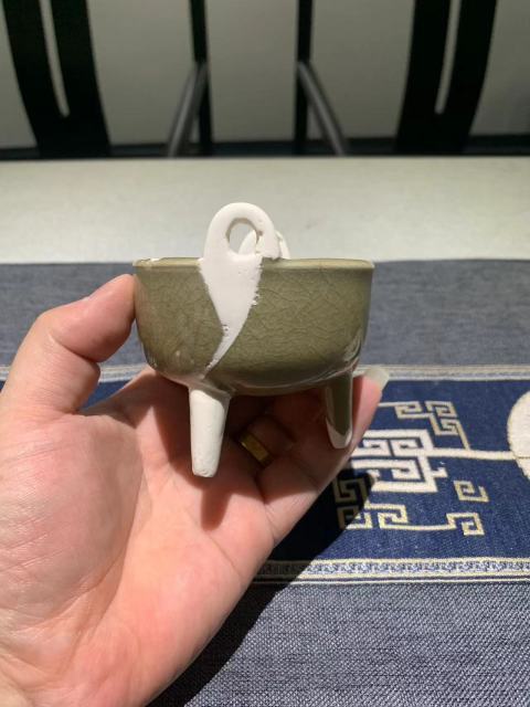 古玩陶瓷實物保真館藏級南宋龍泉青瓷鼎式爐拍賣,當(dāng)前價格2980元