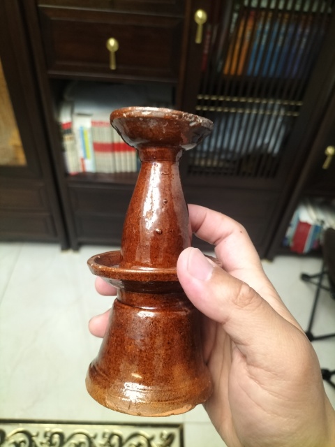 古玩陶瓷褐釉燈臺(tái)拍賣，當(dāng)前價(jià)格180元