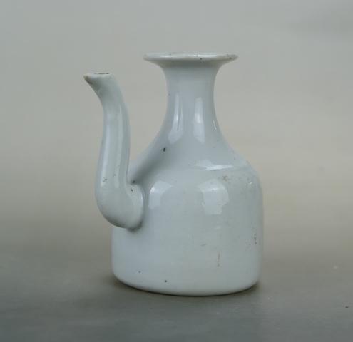 古玩陶瓷精美.清中期甜白釉單手執壺(盈手可握)拍賣,當前價格960元