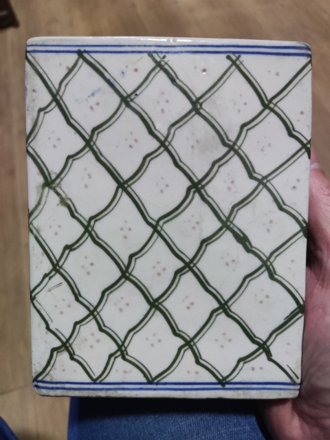 古玩陶瓷民國青花綠彩網(wǎng)格紋書擋拍賣,當(dāng)前價(jià)格188元