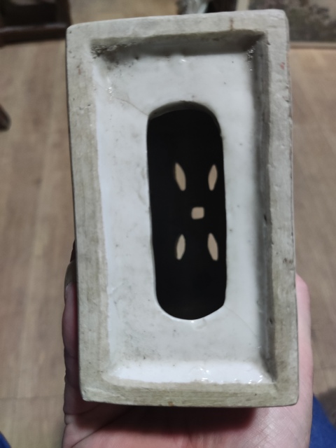 古玩陶瓷民國青花綠彩網(wǎng)格紋書擋拍賣,當(dāng)前價(jià)格188元