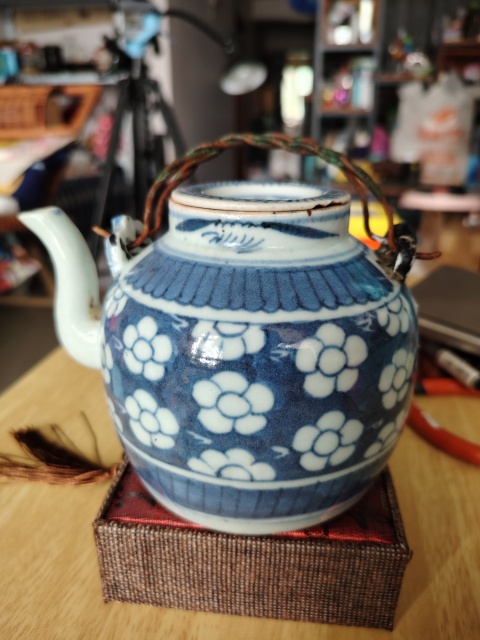 古玩陶瓷冰梅青花提梁壺拍賣，當(dāng)前價格499元