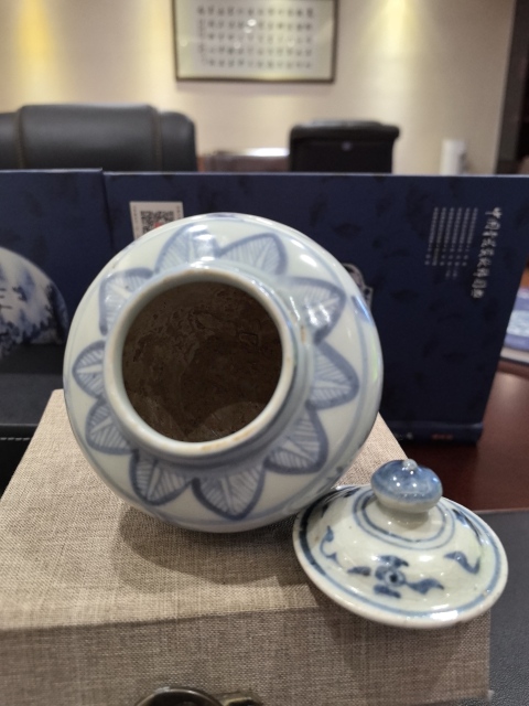 古玩陶瓷青花花卉人物紋蓋罐拍賣，當前價格15800元