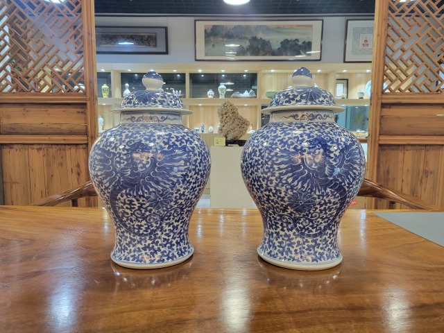 古玩陶瓷清晚期青花夔鳳紋將軍罐拍賣，當前價格30000元