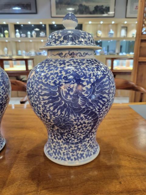 古玩陶瓷清晚期青花夔鳳紋將軍罐拍賣，當前價格30000元