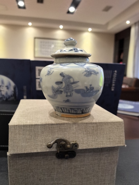 古玩陶瓷青花花卉人物紋蓋罐拍賣，當前價格15800元