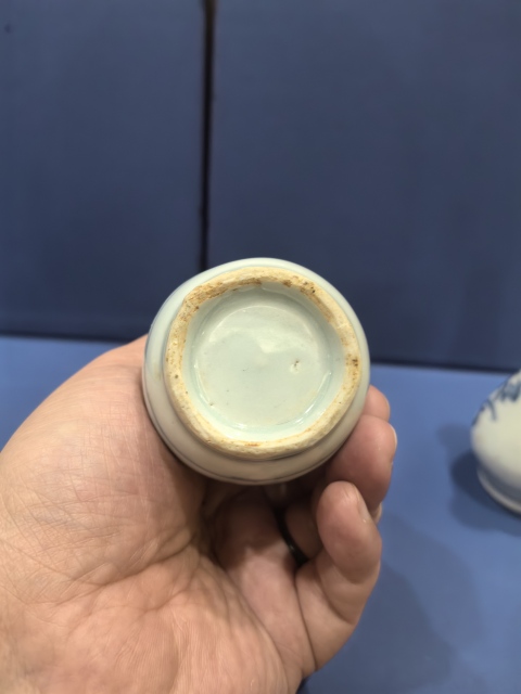 古玩陶瓷梅紋青花錐把瓶拍賣，當(dāng)前價(jià)格7800元