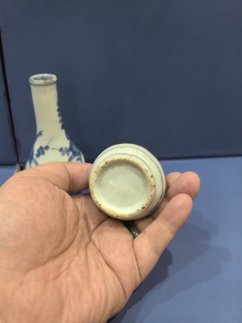 古玩陶瓷梅紋青花錐把瓶拍賣，當(dāng)前價(jià)格7800元