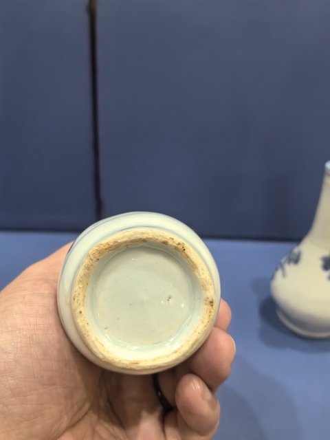 古玩陶瓷梅紋青花錐把瓶拍賣，當(dāng)前價(jià)格7800元