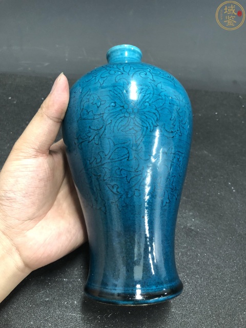 古玩陶瓷孔雀藍釉刻花纏枝花卉紋梅瓶拍賣,當(dāng)前價格2500元