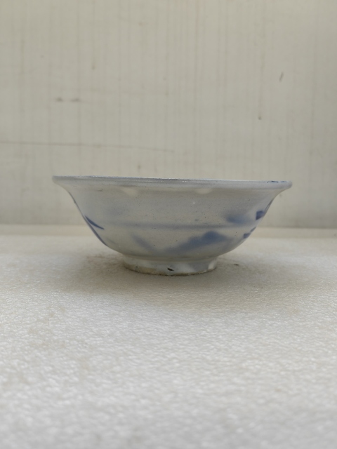 古玩陶瓷青花三魚花卉紋撇口碗拍賣,當前價格550元