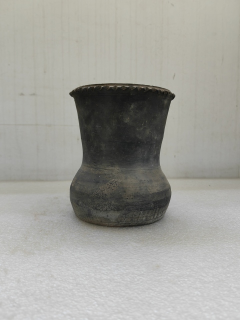 古玩陶瓷黑陶花觚拍賣，當前價格580元