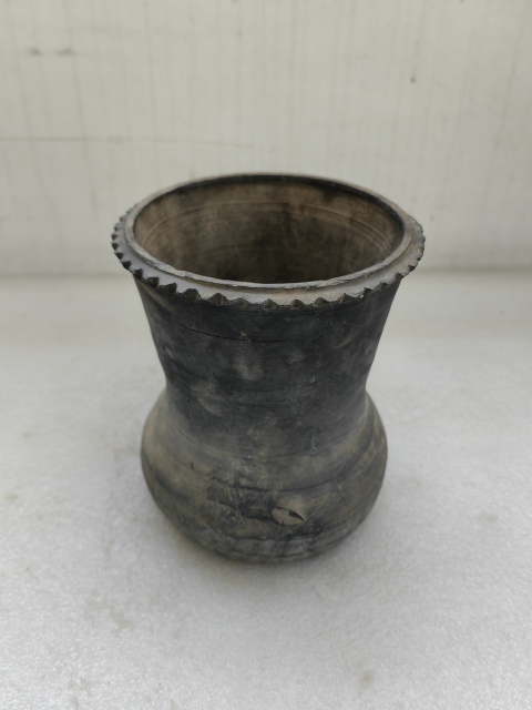 古玩陶瓷黑陶花觚拍賣，當前價格580元