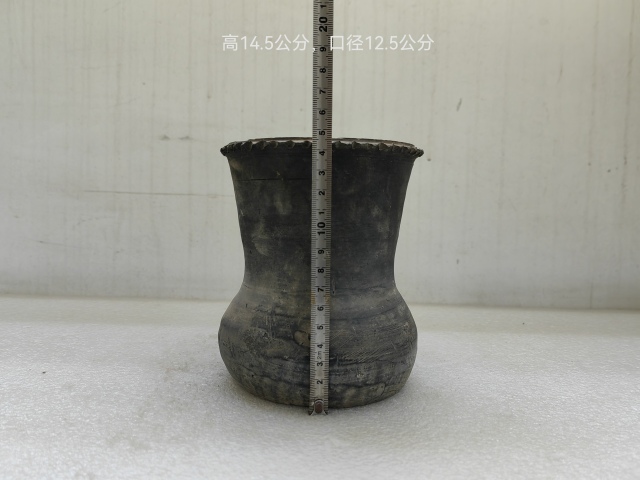 古玩陶瓷黑陶花觚拍賣，當前價格580元