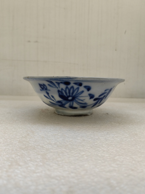 古玩陶瓷青花三魚花卉紋撇口碗拍賣,當前價格450元