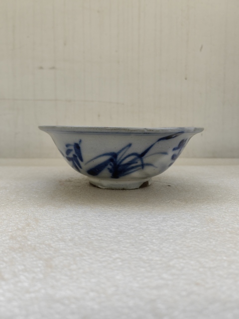 古玩陶瓷青花三魚花卉紋撇口碗拍賣,當前價格450元