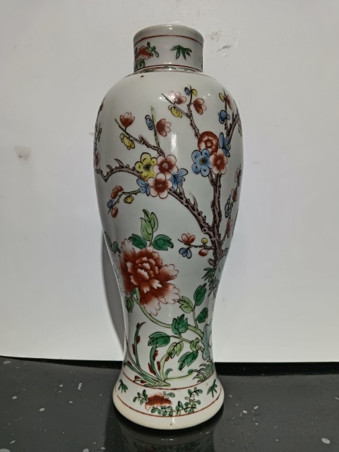 古玩陶瓷晚清五彩孔雀牡丹紋瓶拍賣,當(dāng)前價(jià)格8600元