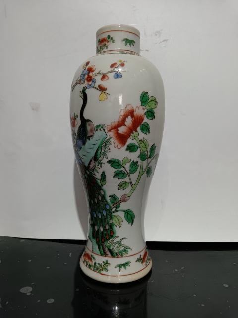 古玩陶瓷晚清五彩孔雀牡丹紋瓶拍賣,當(dāng)前價(jià)格8600元