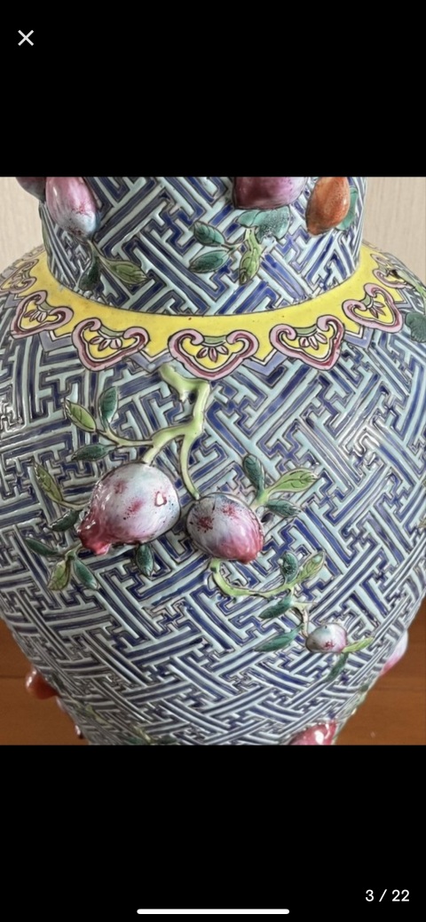 古玩陶瓷粉彩錦地貼塑瓜果紋雞腿瓶拍賣，當前價格18000元
