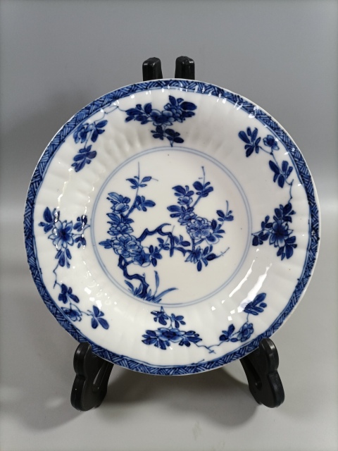 古玩陶瓷康熙外米黃釉內青花花卉紋折沿盤拍賣,當前價格9000元