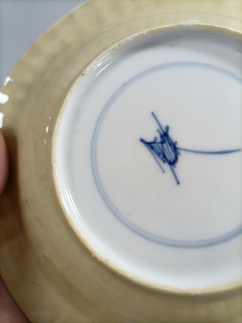 古玩陶瓷康熙外米黃釉內青花花卉紋折沿盤拍賣,當前價格9000元