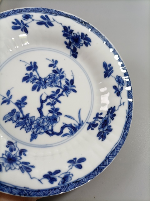 古玩陶瓷康熙外米黃釉內青花花卉紋折沿盤拍賣,當前價格9000元