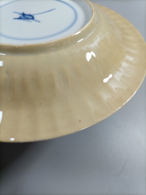 古玩陶瓷康熙外米黃釉內青花花卉紋折沿盤拍賣,當前價格9000元